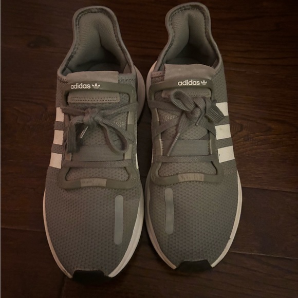 Adidas - Picture 4 of 4